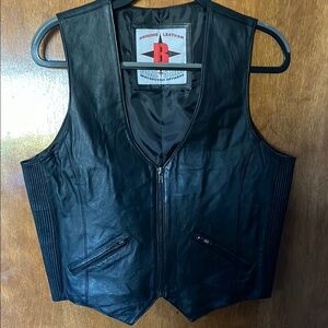 Black Leather Vest with Fitted Silhouette and Zipper Closure
